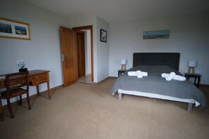 4 bedrooms, iron/ironing board, free WiFi - Les Grandes Landes - Piscine privée - Grand jardin (Cricqueville-en-Bessin)