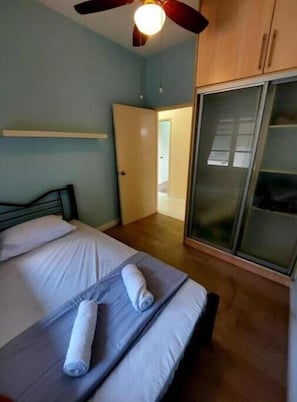 4 bedrooms, WiFi, bed sheets