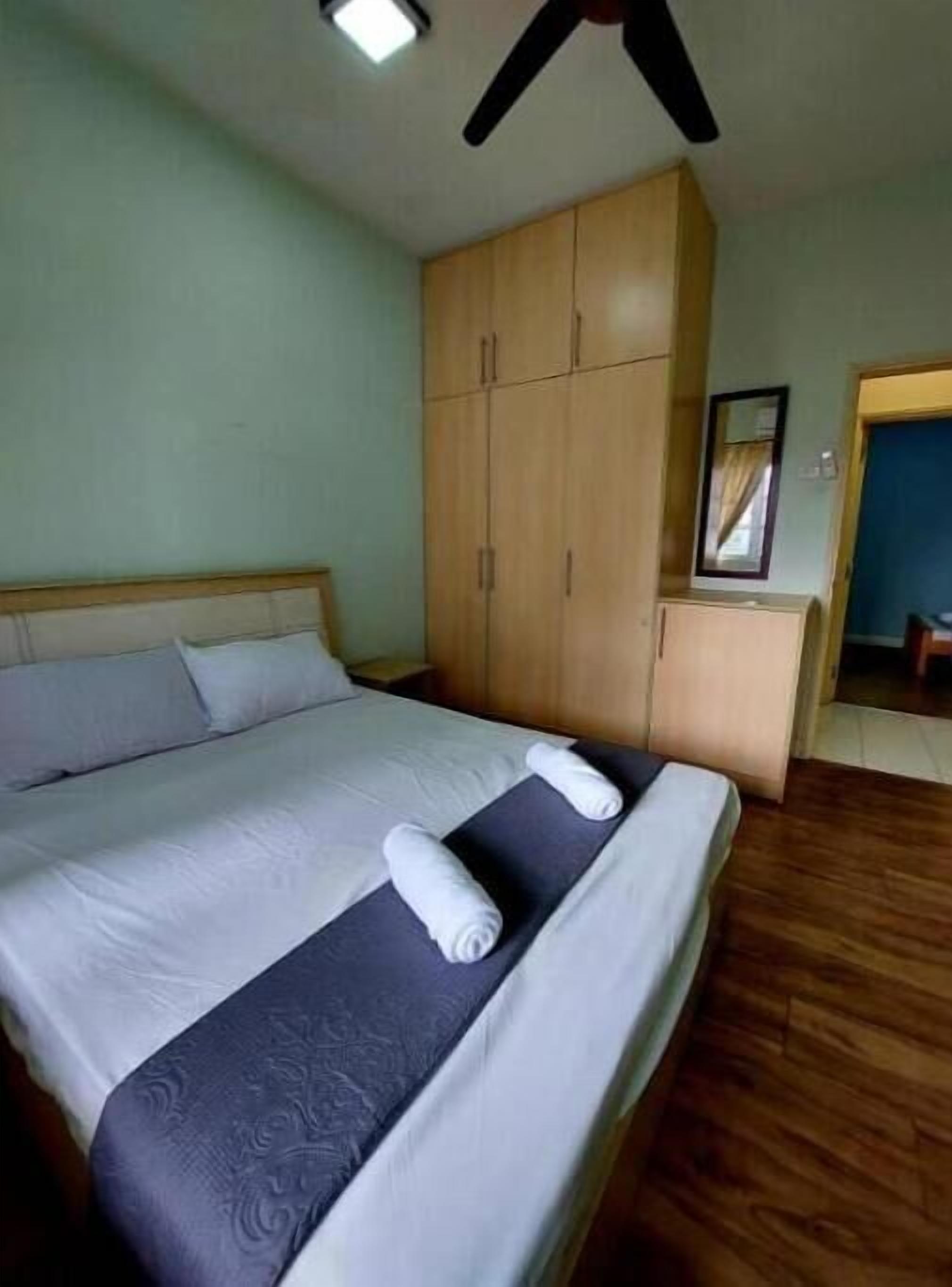 4 bedrooms, WiFi, bed sheets