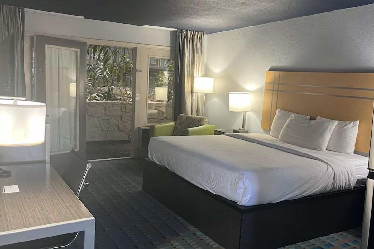 Blackout curtains, free WiFi, bed sheets