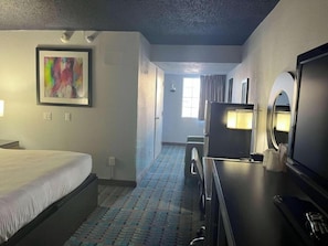 Blackout curtains, free WiFi, bed sheets - Fifth Season Suites (Amarillo)
