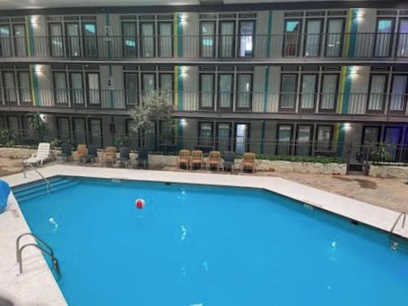 Pool. Fifth Season Suites