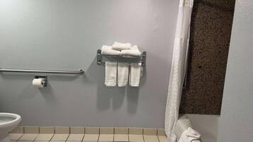 Combined shower/bathtub, hair dryer, towels