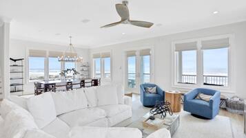 TV, tavolo da ping pong