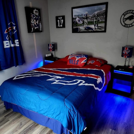 4 bedrooms, WiFi, bed sheets. Don’t miss out on the opportunity to stay in the 12thManMisfitzManor