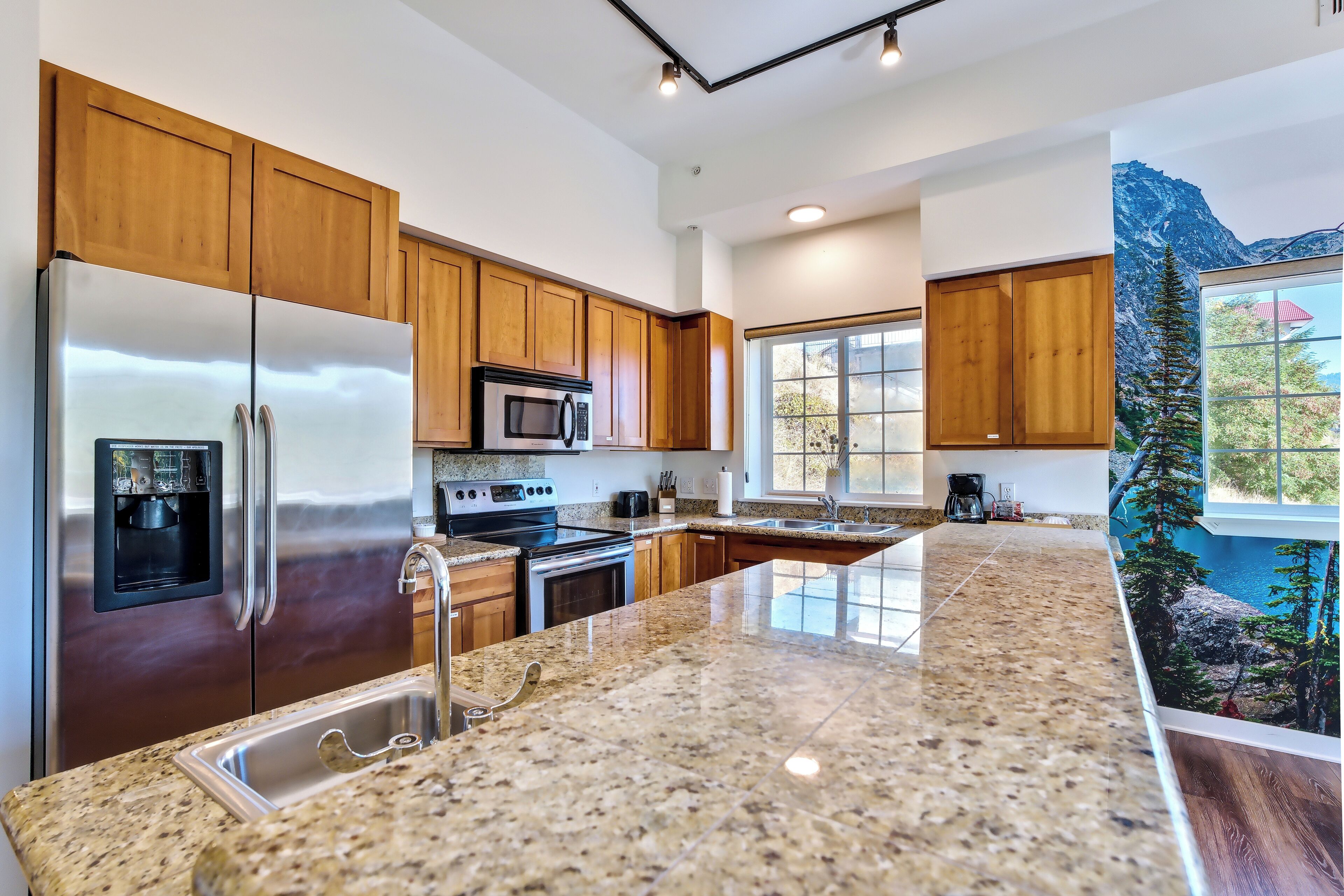 Kühlschrank, Mikrowelle, Ofen, Geschirrspüler