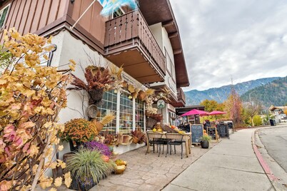 Great Views from 2-bedroom condo in Downtown Leavenworth