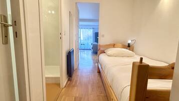 Fer et planche Ă repasser, draps fournis