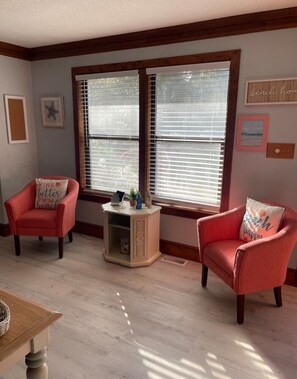 Interior -  Charming and Spacious Beach Tudor in the heart of the OBX in Kill Devil Hills (Kill Devil Hills)