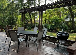 Outdoor dining -  Charming and Spacious Beach Tudor in the heart of the OBX in Kill Devil Hills (Kill Devil Hills)