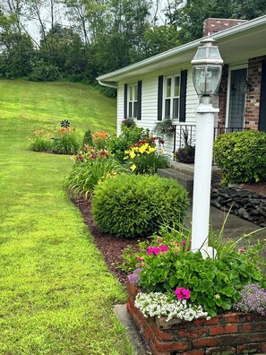 Exterior detail - 5 minutes to well known mountain bike venue
“Kingdom Trails”. (Lyndon)