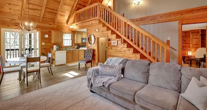 Charming Mountain Ridge View Cozy Cabin near FDR State Park and Callaway Gardens