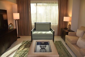 Condo família, várias camas, vista para o resort | Área de estar | Monitores de computador, impressoras