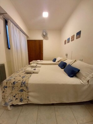 Classic Triple Room | In-room safe, blackout curtains - Hotel Albamar (Mar del Plata)