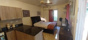 1 slaapkamer, een bureau, gratis wifi, beddengoed
