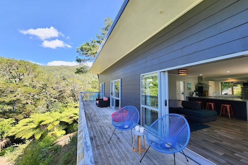 Hahei Hillside Treehouse, Hahei Hillside Treehouse