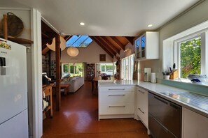 Fridge, microwave, oven, stovetop - Walnut Cottage on Grange Rd, Walnut Cottage on Grange Road (Hahei)