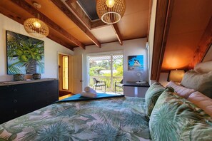 4 bedrooms, iron/ironing board, WiFi, bed sheets - Walnut Cottage on Grange Rd, Walnut Cottage on Grange Road (Hahei)