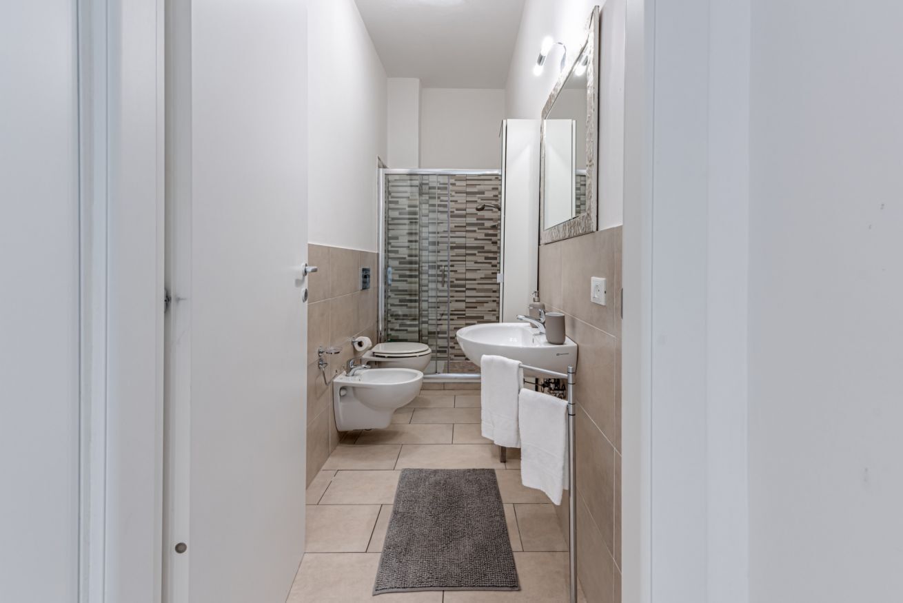 Dusj, hårføner, bidé og håndklær