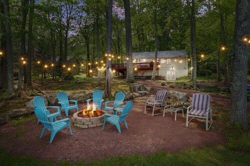 Camp Cottontail Lakeside • Lakefront • Dock • Game Room • Firepit • Kayaks