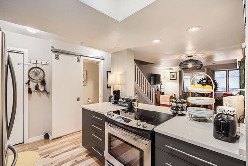 Condo Near Downtown Boulder! /Shops /Bars /Trails