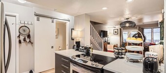 Condo Near Downtown Boulder! /Shops /Bars /Trails
