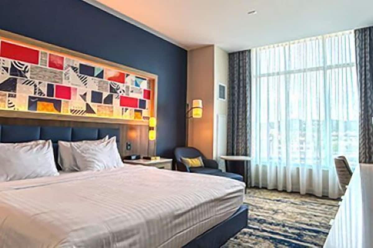 1 bedroom, hypo-allergenic bedding, in-room safe, desk