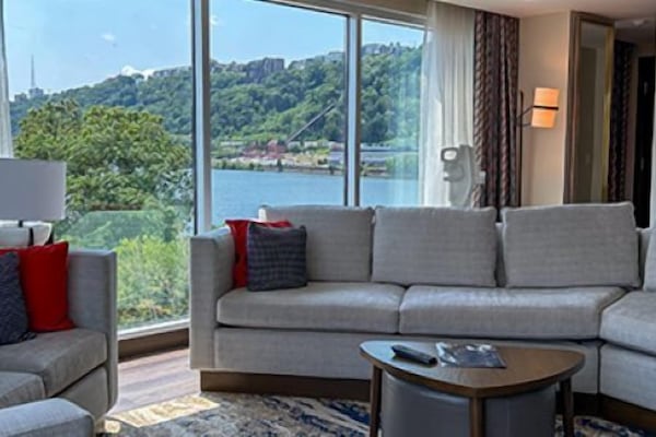 Hypo-allergenic bedding, in-room safe, desk, laptop workspace