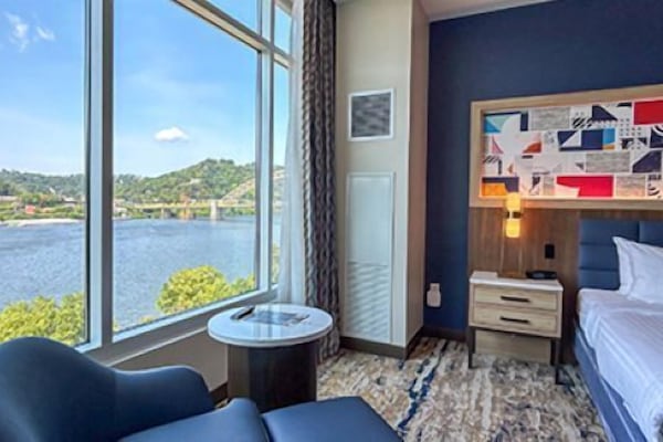 Executive Studio Suite | Water view