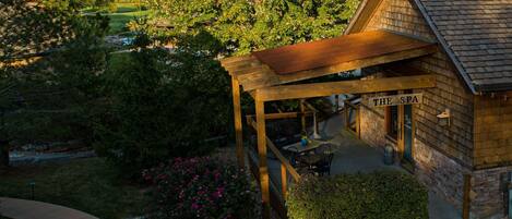 屋外ダイニングエリア