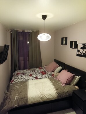 2 bedrooms, iron/ironing board, WiFi, bed sheets