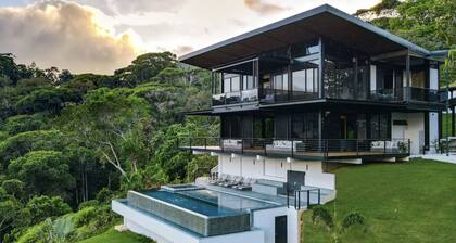 Odyssey Villa - incredible mountain views, 3 bedrooms, w pool!