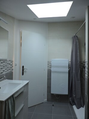 Een douche, toiletpapier