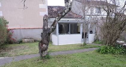 Maison de village avec jardin, idéale pour des vacances en famille