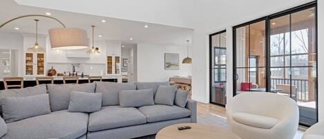 Télévision, cheminée