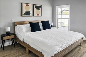 3 habitaciones, escritorio, tabla de planchar con plancha y wifi gratis
