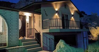 SUPER Unique 4BR 3Bath Nature Home Getaway - 9beds