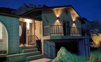 SUPER Unique 4BR 3Bath Nature Home Getaway - 9beds