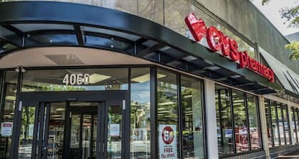 Stylish Vibrant Getaway w/Private Patio next to Bars & Food, 5 minutes from DC!