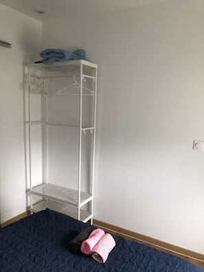 1 bedroom, desk, iron/ironing board, travel crib - Logement Entier Proche du Meet Parc des Expositions, L'aéroport de Blagnac (Aussonne)