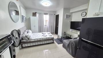 1 habitación, tabla de planchar con plancha, wifi gratis y ropa de cama