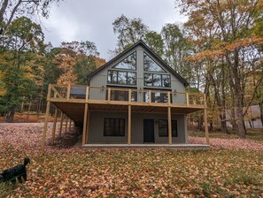 Exterior - Clover House at Alpine Lake with pool access. (Terra Alta)