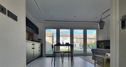 Stunning 1 King bed Cabin in Grays
