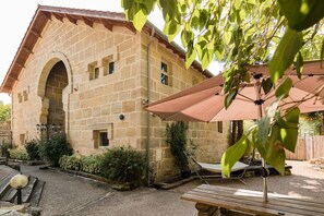 Property grounds - "Au Petit Grammont" Gîte de Charme Ambroise, Piscine et Jacuzzi au Cœur du Lot (Lacapelle-Marival)