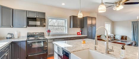 Coffee/tea maker, fridge, microwave, stovetop