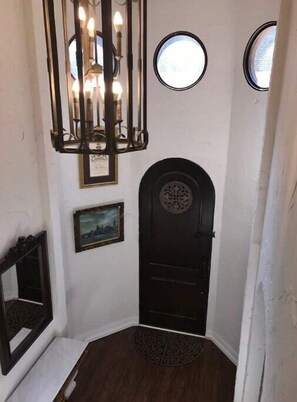 Interior - Castlewoods
(Saugatuck)