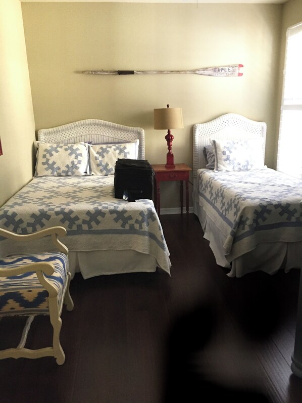 3 chambres, fer et planche à repasser, Wi-Fi, draps fournis