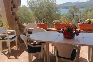 Outdoor dining - 1 Bedroom Private vacation home in Porto Istana (Porto Istana)