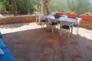 Outdoor dining - 1 Bedroom Private vacation home in Porto Istana (Porto Istana)