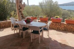 Outdoor dining - 1 Bedroom Private vacation home in Porto Istana (Porto Istana)